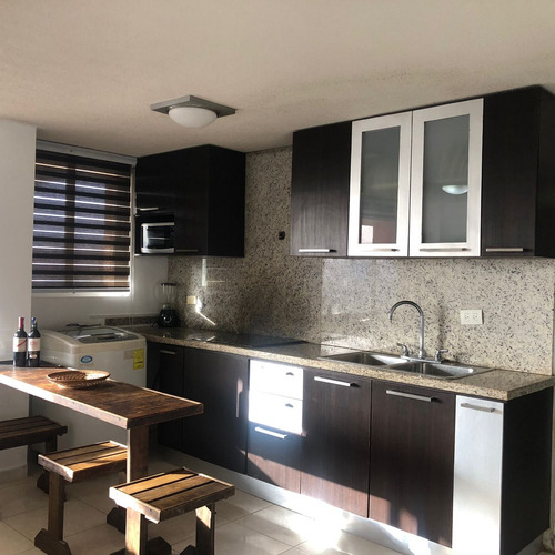 Luminoso Apartamento En Venta, Sector Costa Azul Ic-00539
