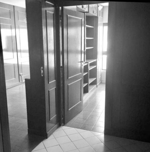 Oficina Con Tres Amplios Despachos Privados Y Seguridad 24 Horas.