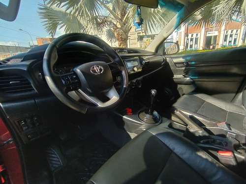 Imagen 6 de 14 de Toyota Hilux 4x4