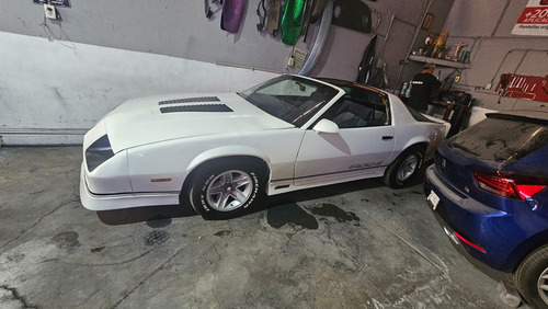 Camaro Iroc Z Modelo 1988, V8.