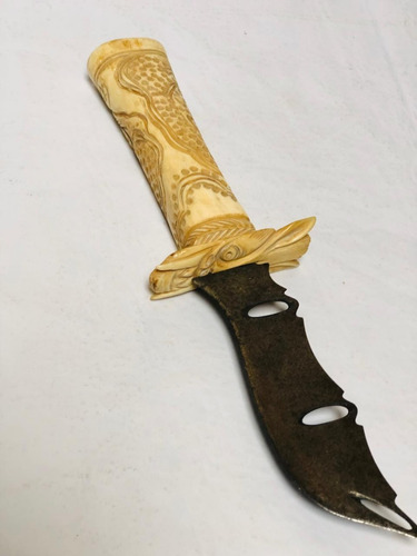 Cuchillo Oriental Antiguo Mango Labrado  En Material Noble