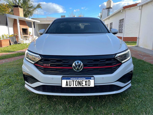 Imagen 5 de 15 de Volkswagen Vento 2019 2.0 Tsi Gli 211cv App Connect + Nav