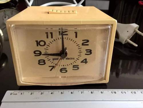 Reloj Vintage Despertador Baquelita Vintage Aleman Electrico