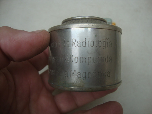 Recipiente De Metal Servicios Radiologia 5,7 Diam X 4,9 Alto