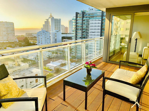 Hermoso Apartamento De 2 Dormitorios En Venta En Edificio Onix, Punta Del Este