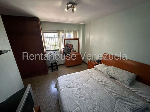 Encantador Apartamento Ubicado En Los Chaguaramos! #25-16072 Ricardo Romero