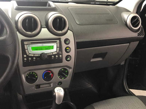 Ford Fiesta 1.6 Se Sedan 8v Flex 4p Manual 2013