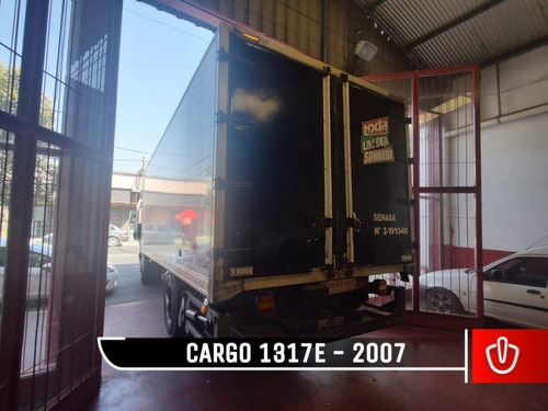 Imagen 2 de 6 de Cargo 1317e C/ Equipo De Frio Y Grua