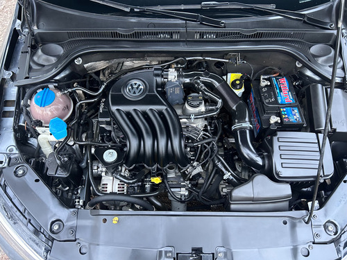 Volkswagen Vento 2.0 Advance 115cv