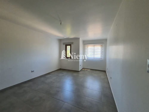Casa En Venta De 6 Dorm. En Machalí, Condominio Doña Matilde