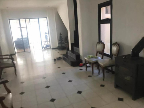 Casa En Venta - 4 Dormitorios 2 Baños - 469mts2 - Suipacha
