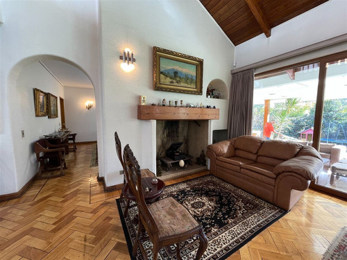 Casa En Venta De 7 Dorm. En Las Condes