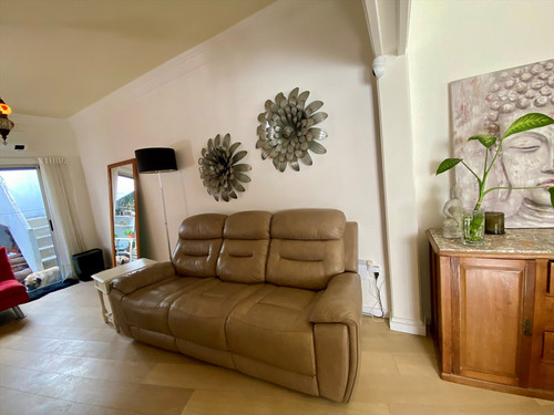 Venta De Hermosa Casa De Dos Dormitorios Dos Baños