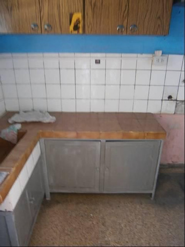 Inmueble Integrado Por 2 Deptos. P/reciclar, De 3 Amb., Idea