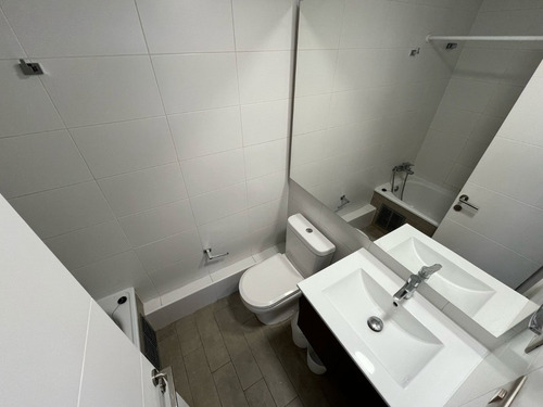 Amplio Arriendo Macul 2 Dormitorios + 2 Baños + 1e