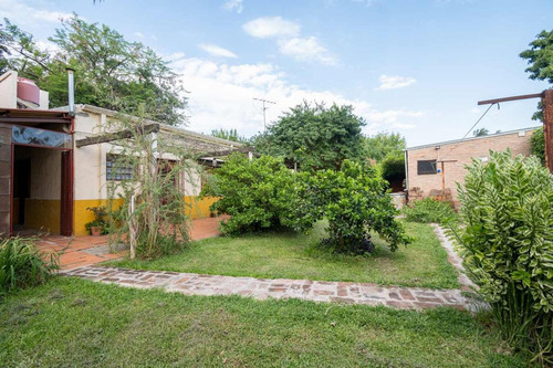 Venta Casa 2 Dorm Con Amplio Jardín En Santo Tomé