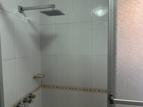 Amplio Departamento De 145 M2 Ofrece El Equilibrio Perfecto Entre Espacio, Ubicación Y Estilo Clásico.