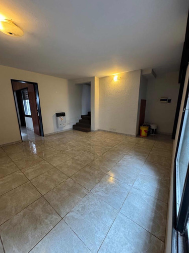 Casa De 4 Dormitorios 3 Baños En Barrio Centenario