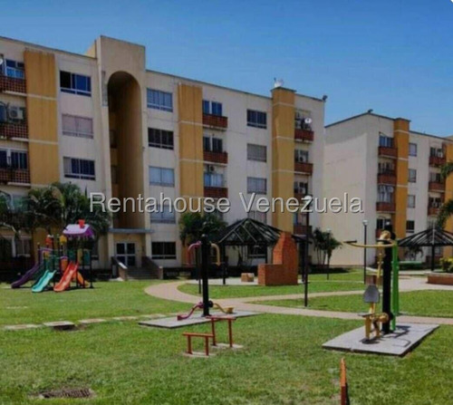 Ms Rent-a-house Te Ofrece En Alquiler Este Confortable Y Hermoso Apartamento Totalmente Amoblado Y Equipado En Un Exclusivo Conjunto Cerrado. Disfruta De La Seguridad Que Ofrece La Vigilancia 24/7