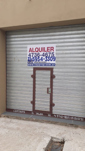 Local En Alquiler Frente A Plaza Y Colegio