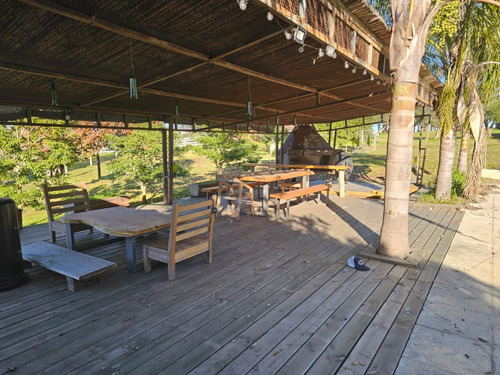 Venta De Casa En Hermosa Chacra Sobre Ruta 21