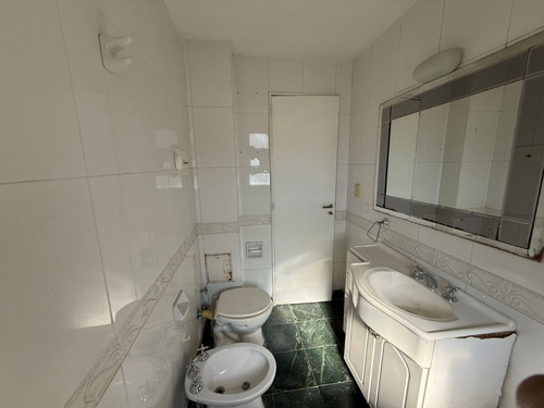 Alquiler Depto. 2 Ambientes Con Patio Exclusivo Y Balcón - Contrafrente - Recoleta