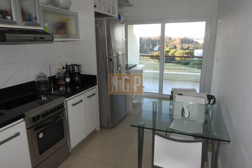 Duplex, Tiene Abajo 2 Dormitoiros Con 2 Baños, Arriba 1 Dormitorio Cn 1 Baño Y Otro Living - Ref: 5308