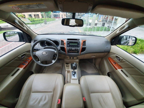Toyota Hilux Sw4 3.0 Srv 4x4 7 Lugares 16v Turbo