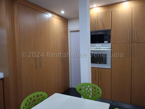 Townhouse En Alquiler, Urb. Lomas De La Trinidad