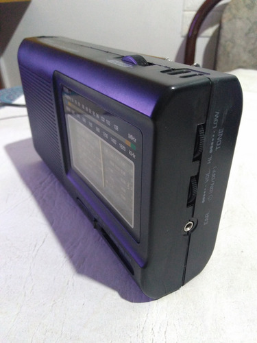 Radio Multibandas Kchibo Kk-2005 Con Cable De Conexion 220w Negro (Usado)