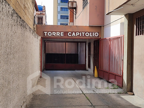 Oficina En Alquiler - Piso 5, Torre Capitolio, Calicanto, Maracay