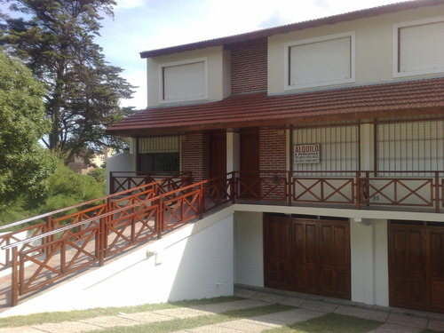 Villa Gesell, Amplio Duplex En Excelente Estado A Metros Del Mar.