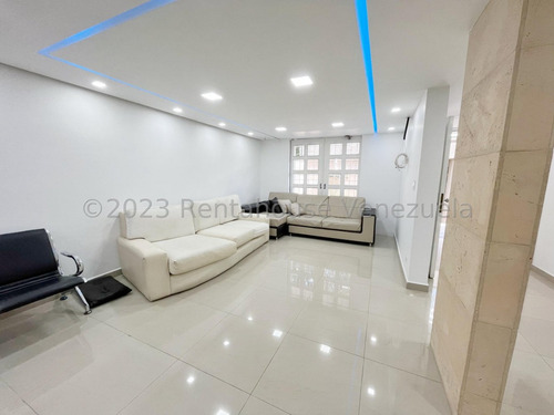 Casa Remodelada En Venta En Macaracuay Caracas Parrillera Psicina 3 Plantas Terraza Privada
