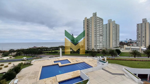 Departamento De 3 Dormitorios + Dependencia En Venta, Playa Mansa. Torre Jefferson,.