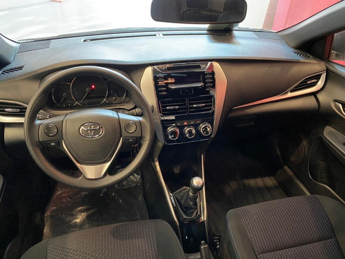 Toyota Yaris Xs Audio 1.5 Manual 5p Hatchback