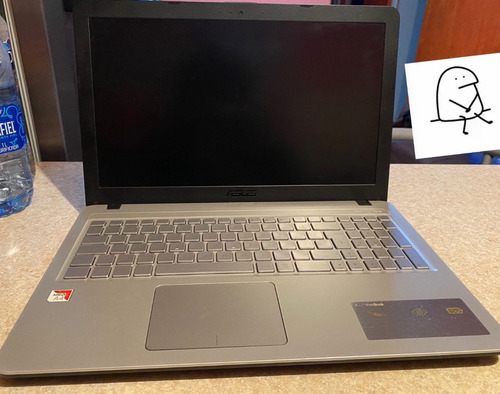 Laptop Asus Celeron A4 4gb, Con Pad Numérico (Usado)