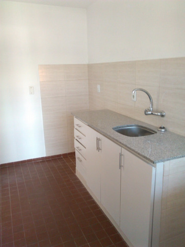 Imagen 5 de 14 de Dueño Vende En Inmejorable Zona, Jaime Cibils Y Av Centenario, 1 Dorm, 2ºpiso U$ 110.000