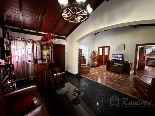 Casa Quinta 2 Propiedades Pileta, Lote 4500 M2, Ideal Inversor - Ituzaingo Norte