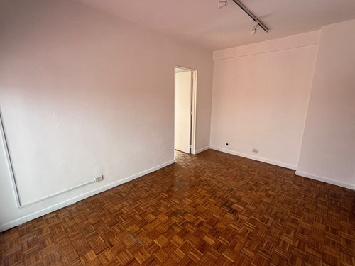 Alquiler Depto. 2 Ambientes Con Patio Exclusivo Y Balcón - Contrafrente - Recoleta