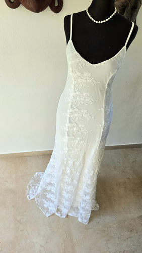 Vestido De Novia En Encaje. Elastizado. Talle M. Con Cola