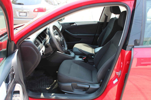Volkswagen Jetta 2017 4p Trendline L5/2.5 Man