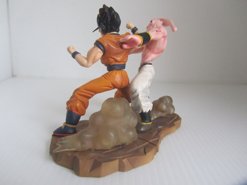 Dragon Ball Gohan Enfrentando A Majin Bu Codazo Mortal