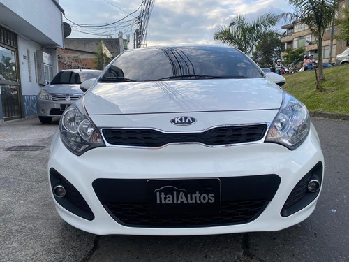 Imagen 3 de 9 de Kia Rio Spice 1.250 2015