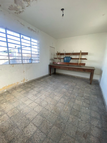 Salon Al Frente Entrada Independiente Con Vivienda (sin Expensas)