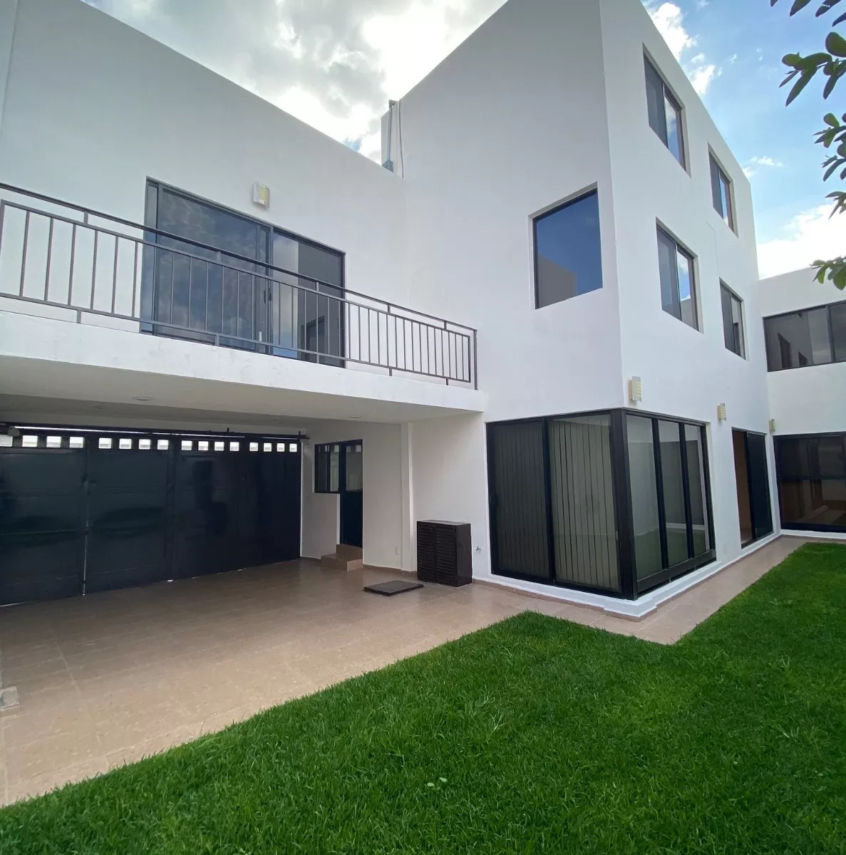 Casa Amplia Con 4 Recamaras Y Terraza En Zona Lomas San Luis Potosí