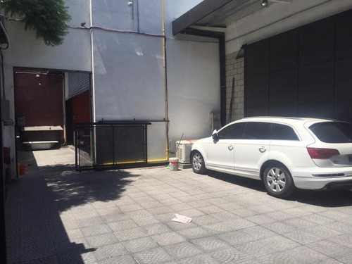 Imagen 6 de 30 de Local Con Oficinas Y Ph Para Coleccionistas De Autos