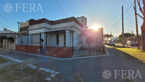Venta De Casa 3 Ambientes Con Cochera Y Terraza En Villa Dominico (31793)