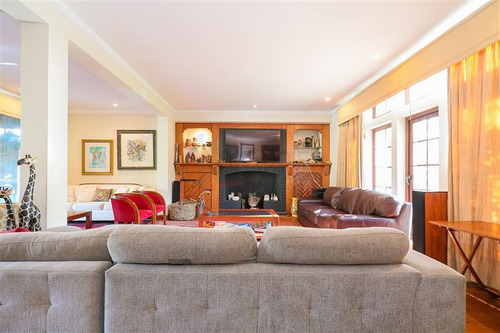 Casa En Venta De 5 Dorm. En Las Condes