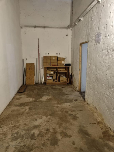 Imagen 11 de 14 de Local, Gran Esquina, 8 De Octubre Y Cipriano Miro , 300 M2 , Impecable !!