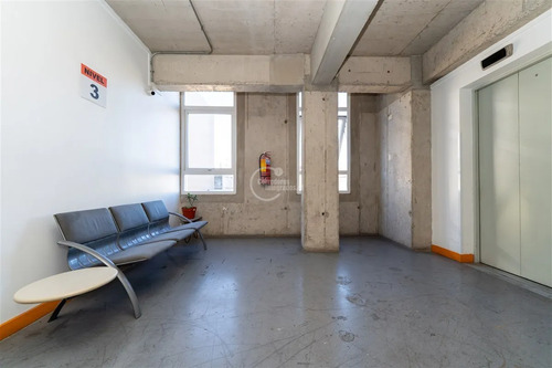 Oficina En Arriendo En Edificio Comercial Santiago